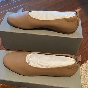 The Italian leather day glove shoes by Everlane